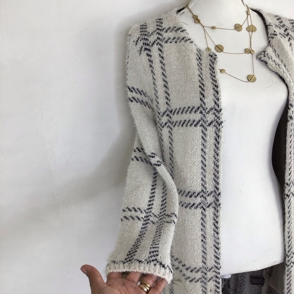 AUGUST SILK WOMEN LIGHT GREY BLACK DESIGN VERY LONG WINTER WARM CARDIGAN SZ L - Picture 2 of 7